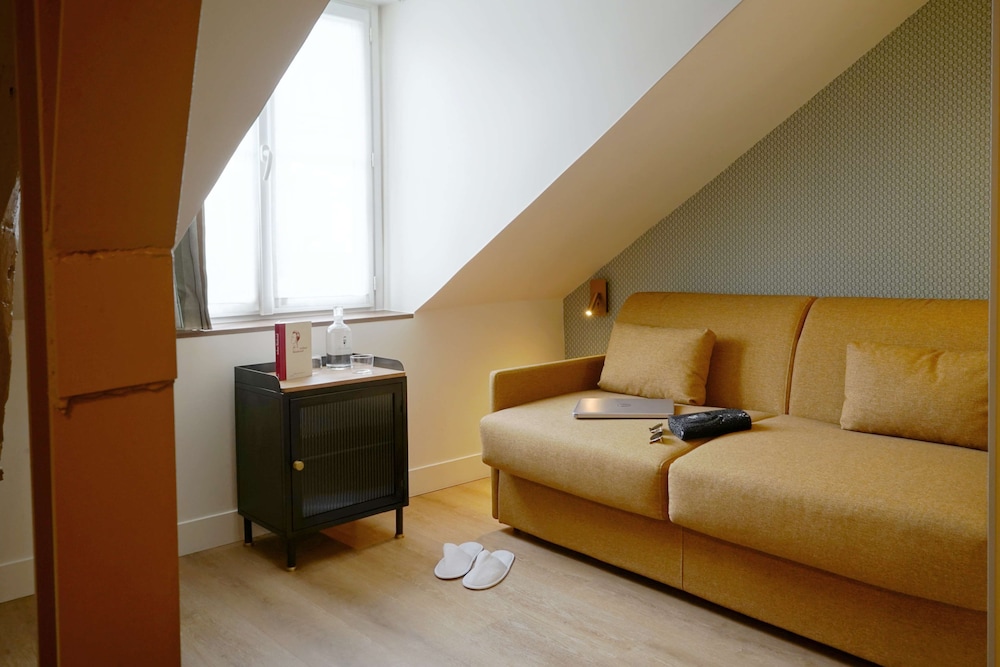 Suite junior, 1 cama de matrimonio, no fumadores (with Sofabed) del hotel Hotel Litteraire Arthur Rimbaud, BW Signature Collection. Foto 5