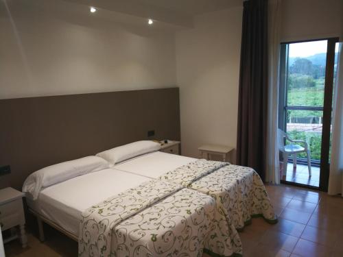 Habitación Doble Deluxe con Balcón del hotel Ría Mar. Foto 2
