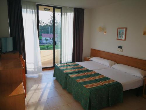 Habitación Doble Deluxe con Balcón del hotel Ría Mar. Foto 4