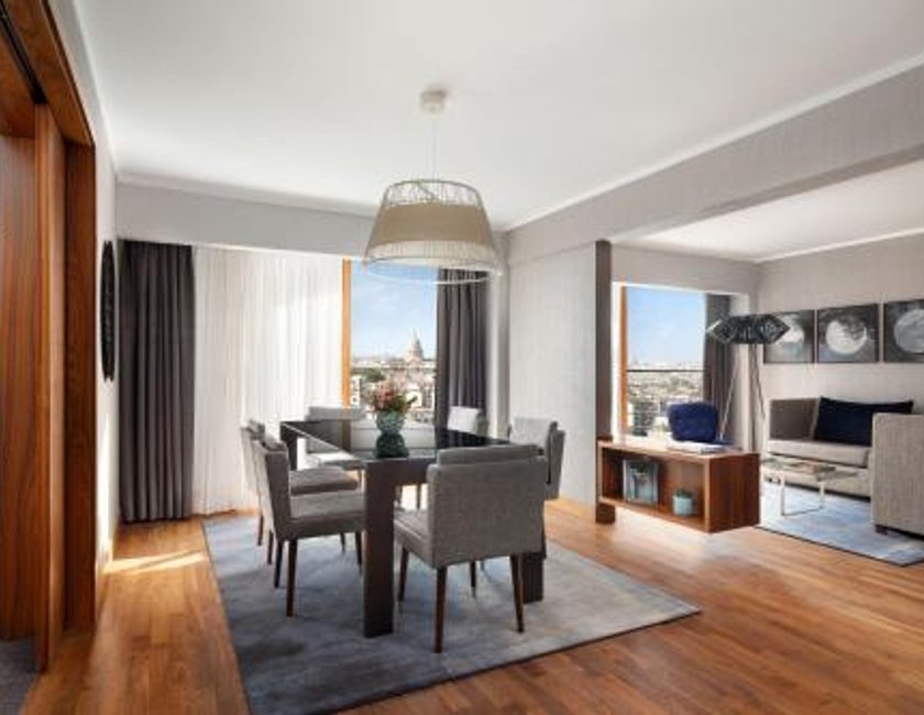 Suite Champagne de 1 dormitorio del hotel Paris Marriott Rive Gauche and Conference Center