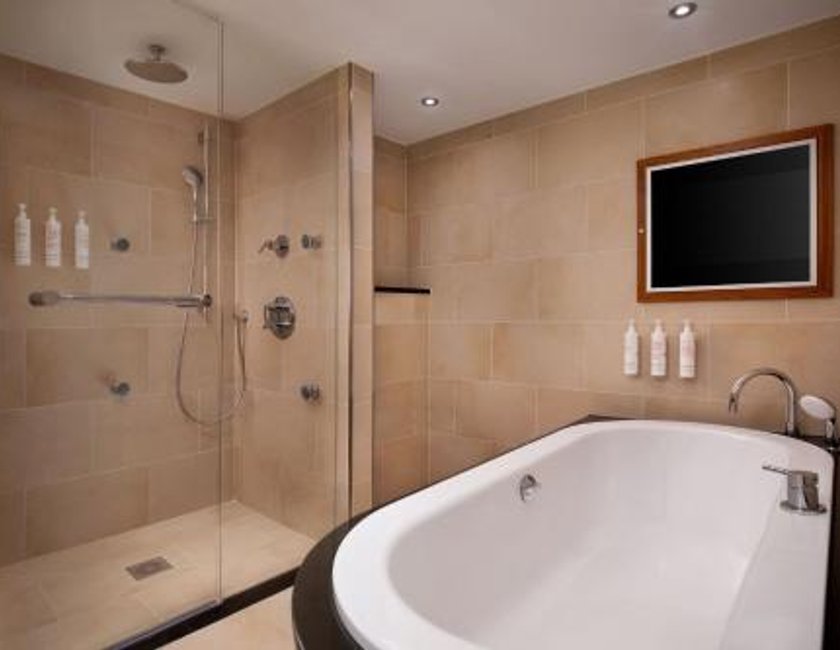 Suite Champagne de 1 dormitorio del hotel Paris Marriott Rive Gauche and Conference Center. Foto 5