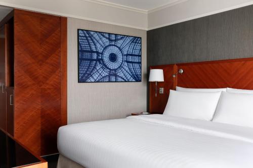 Habitación Deluxe King con cama King del hotel Paris Marriott Rive Gauche and Conference Center. Foto 1