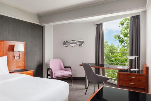 Habitación Deluxe King con cama King del hotel Paris Marriott Rive Gauche and Conference Center. Foto 2