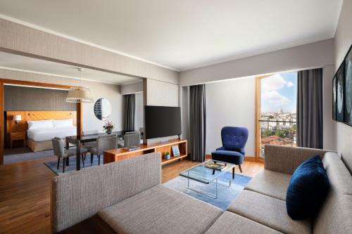 Suite Champagne de 1 dormitorio del hotel Paris Marriott Rive Gauche and Conference Center. Foto 1