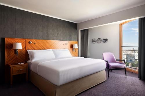 Suite Champagne de 1 dormitorio del hotel Paris Marriott Rive Gauche and Conference Center. Foto 3