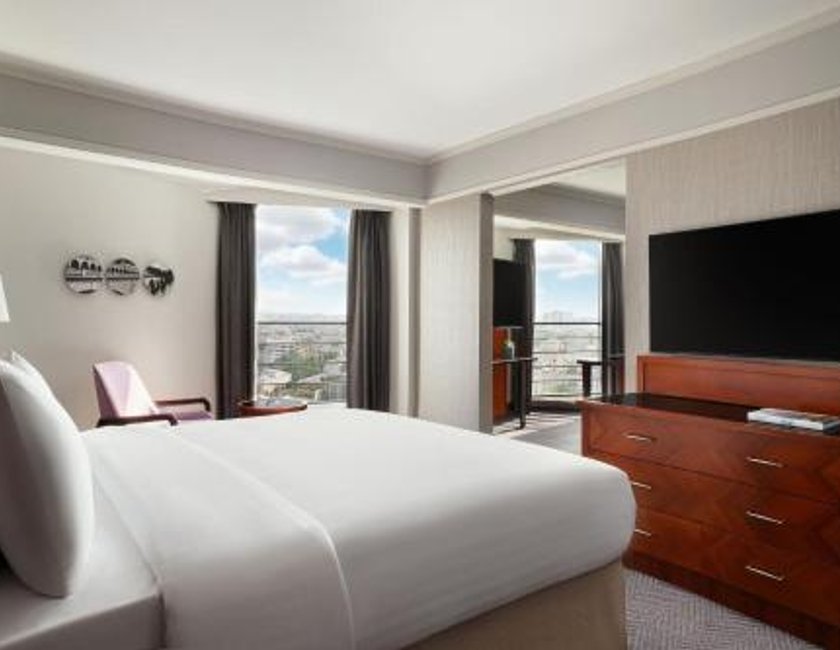 Suite Junior con cama extragrande del hotel Paris Marriott Rive Gauche and Conference Center. Foto 1
