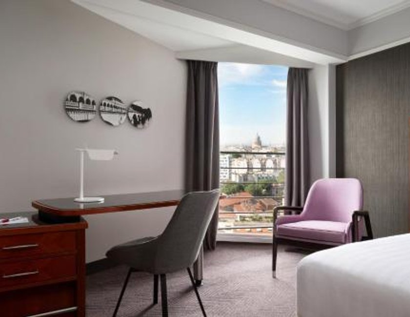 Habitación Deluxe Twin con vistas a la ciudad y 2 camas individuales del hotel Paris Marriott Rive Gauche and Conference Center. Foto 1