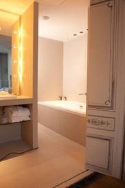 Suite Couture del hotel La Maison Champs Elysées. Foto 5