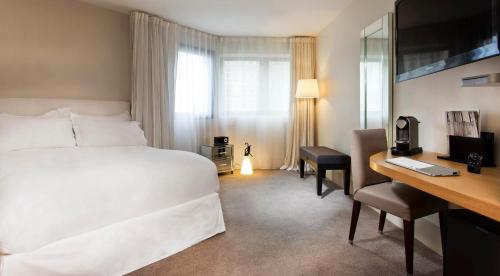 Habitación Doble Superior del hotel La Maison Champs Elysées. Foto 3