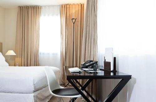 Habitación Doble Deluxe del hotel La Maison Champs Elysées. Foto 1