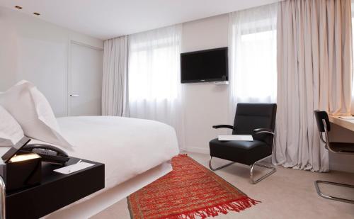 Habitación Doble Deluxe Couture del hotel La Maison Champs Elysées. Foto 5