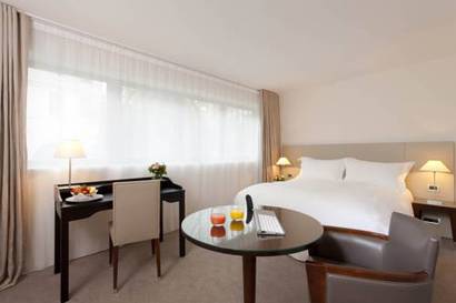Habitación Doble Deluxe del hotel La Maison Champs Elysées. Foto 4