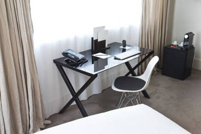 Habitación Doble Deluxe del hotel La Maison Champs Elysées. Foto 7
