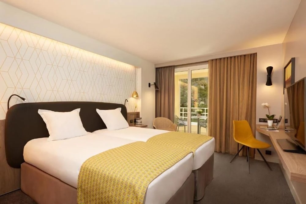Habitación superior con balcón del hotel Auteuil Tour Eiffel. Foto 3