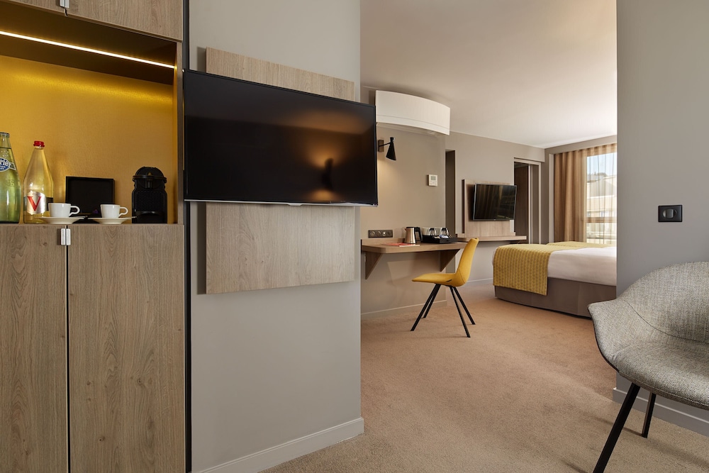 Suite junior del hotel Auteuil Tour Eiffel. Foto 1