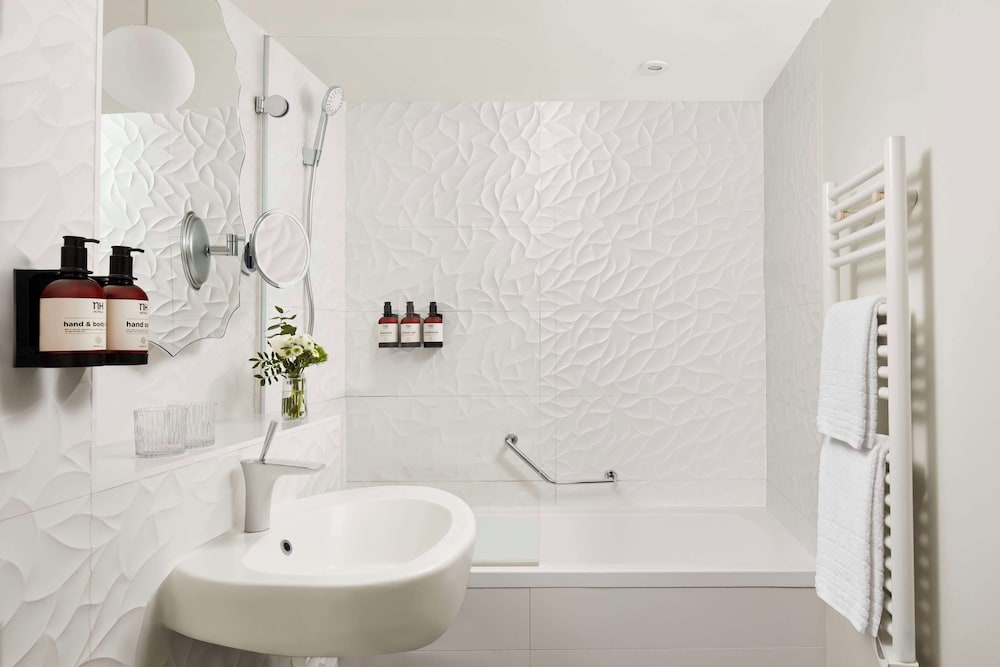 Habitación estándar (Vista Sacré‑Cœur) del hotel NH Paris Gare de l'Est. Foto 6