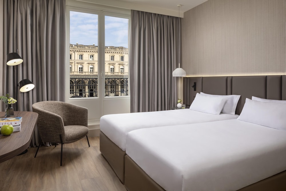 Habitación superior con balcón (Vista) del hotel NH Paris Gare de l'Est