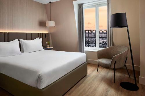Habitación Estándar con vistas a la basílica del Sagrado Corazón del hotel NH Paris Gare de l'Est