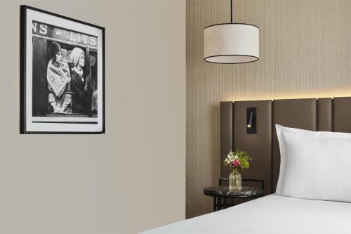 Habitación Estándar con vistas a la basílica del Sagrado Corazón del hotel NH Paris Gare de l'Est. Foto 3