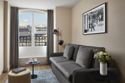 Suite con vistas y cama supletoria del hotel NH Paris Gare de l'Est. Foto 3
