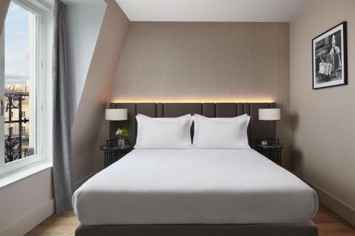 Suite con vistas al Sagrado Corazón y cama supletoria del hotel NH Paris Gare de l'Est. Foto 1