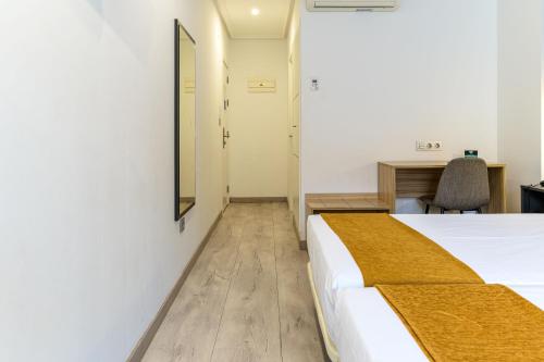 Habitación Triple del hotel Altiana. Foto 1