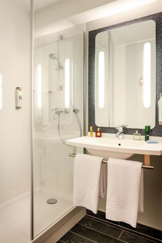 Habitación Doble del hotel IBIS PARIS 17 CLICHY BATIGNOLLES. Foto 14