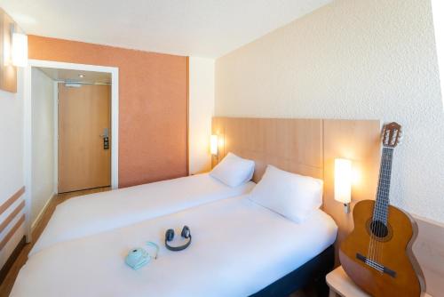 Habitación con 2 camas individuales del hotel IBIS PARIS 17 CLICHY BATIGNOLLES