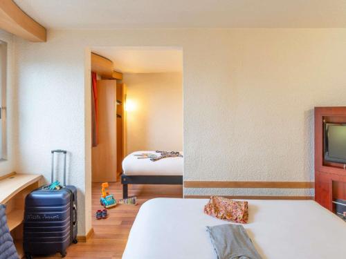 Habitación Estándar - 1 cama doble y 1 individual del hotel IBIS PARIS 17 CLICHY BATIGNOLLES. Foto 5