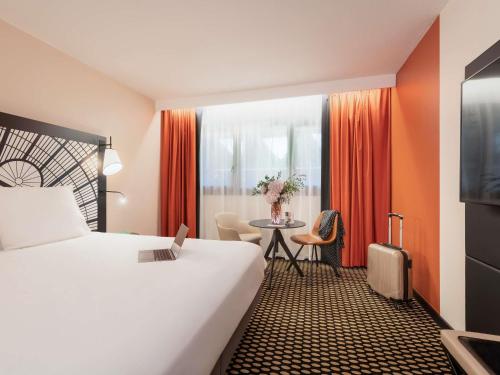 Habitación Doble Clásica del hotel Hotel Mercure París Puerta de Versalles Exposición
