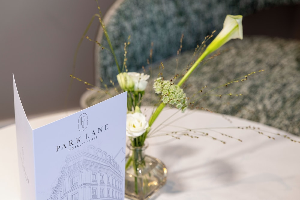 Habitación Deluxe con 2 camas individuales del hotel Park Lane Paris. Foto 4