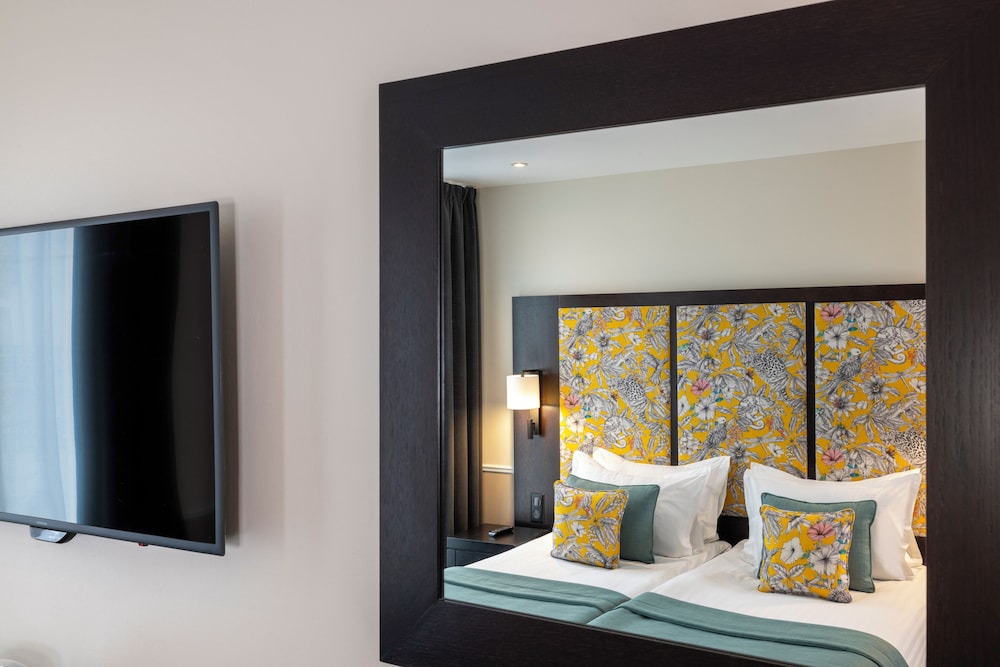 Habitación Deluxe con 2 camas individuales del hotel Park Lane Paris. Foto 10