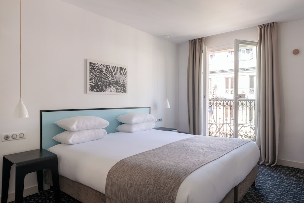 Habitación con vistas a la Torre Eiffel - Minibar soft de cortesía, Chromecast, Prensa digital del hotel Palm - Astotel
