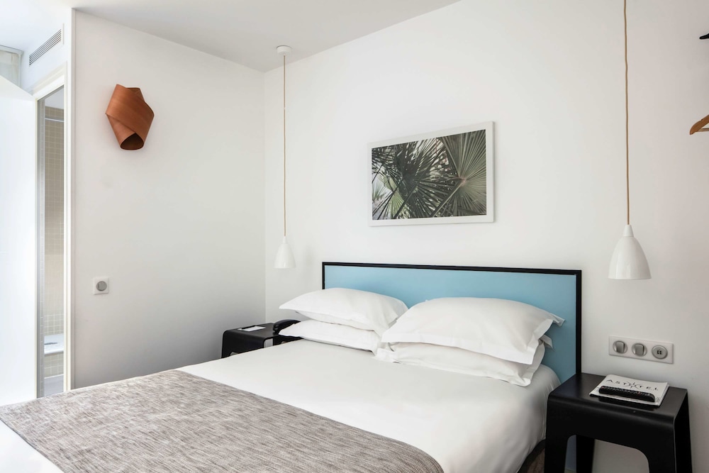 Habitación Doble - Minibar soft y bandeja de cortesía, Chromecast, Prensa digital del hotel Palm - Astotel. Foto 1