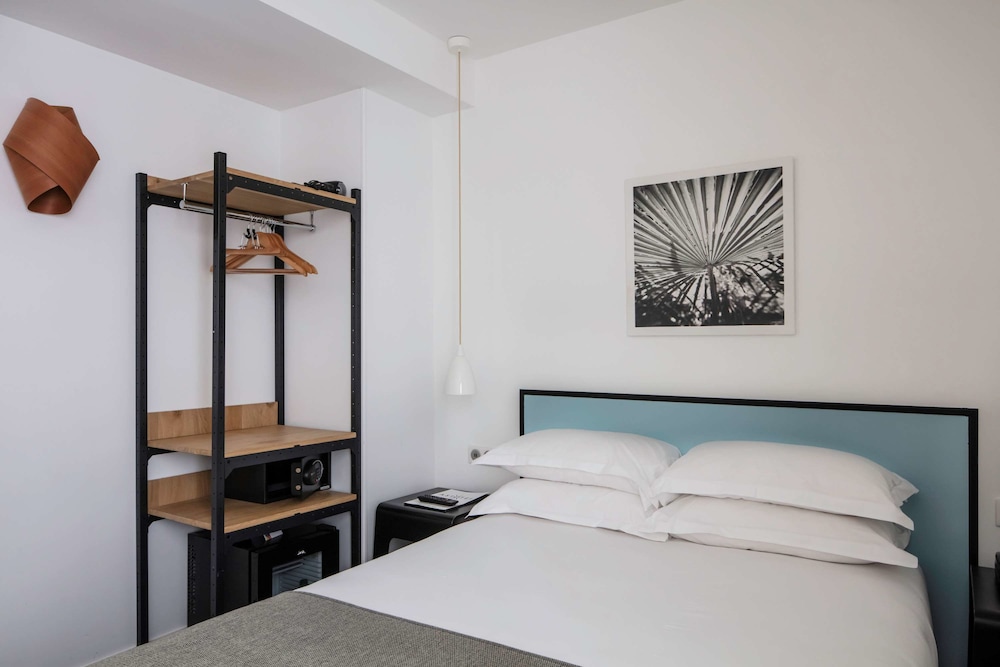 Habitación Familiar (2 habitaciones) - Minibar soft de cortesía, Chromecast, Prensa digital del hotel Palm - Astotel. Foto 2