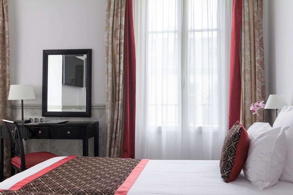 Habitación con camas gemelas - Minibar soft y bandeja de cortesía,Chromecast,Prensa digital del hotel Bradford Elysées. Foto 2
