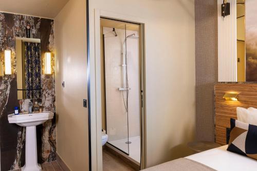 Habitación Doble Pequeña del hotel Rocroy. Foto 9