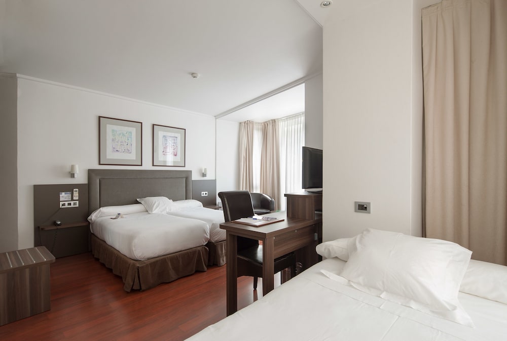 Habitación Triple del hotel Yoldi. Foto 1