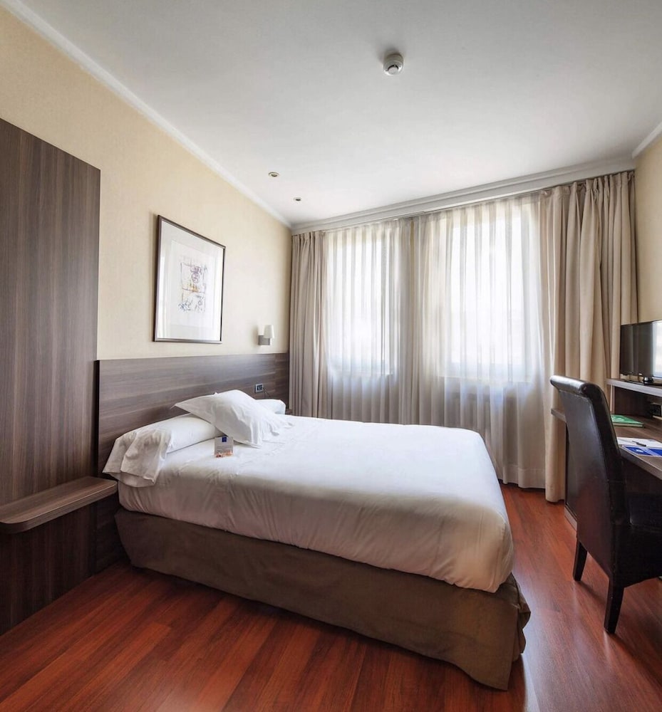 Habitación económica doble, 1 cama individual grande del hotel Yoldi. Foto 2