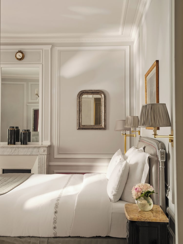 Habitación superior del hotel Plaza Athénée - Dorchester Collection. Foto 1