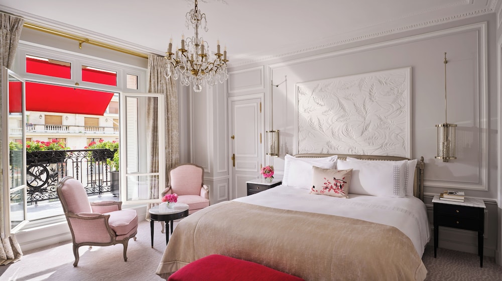 Suite Prestige Vue Avenue Montaigne avec Balcon del hotel Plaza Athénée - Dorchester Collection. Foto 1