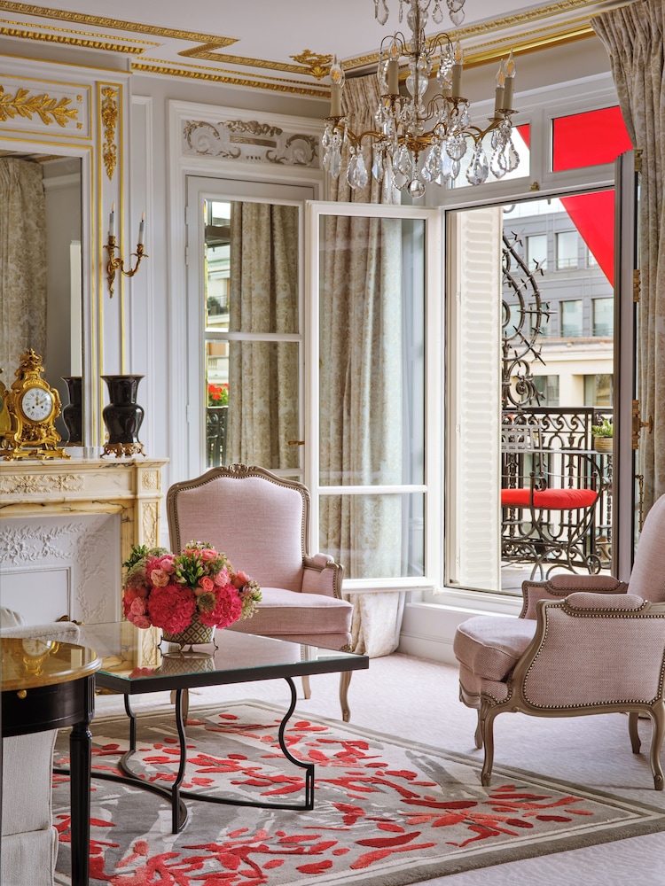 Suite Prestige Vue Avenue Montaigne avec Balcon del hotel Plaza Athénée - Dorchester Collection. Foto 2