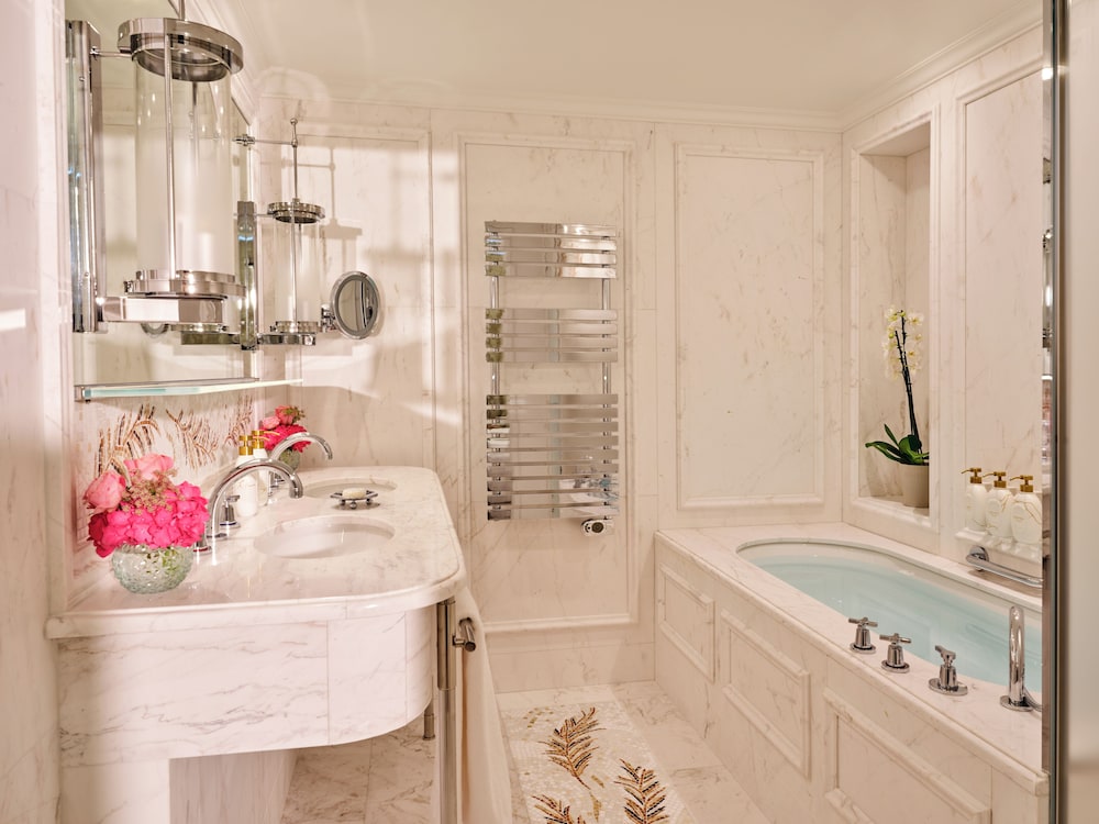 Suite Prestige Vue Avenue Montaigne avec Balcon del hotel Plaza Athénée - Dorchester Collection. Foto 4