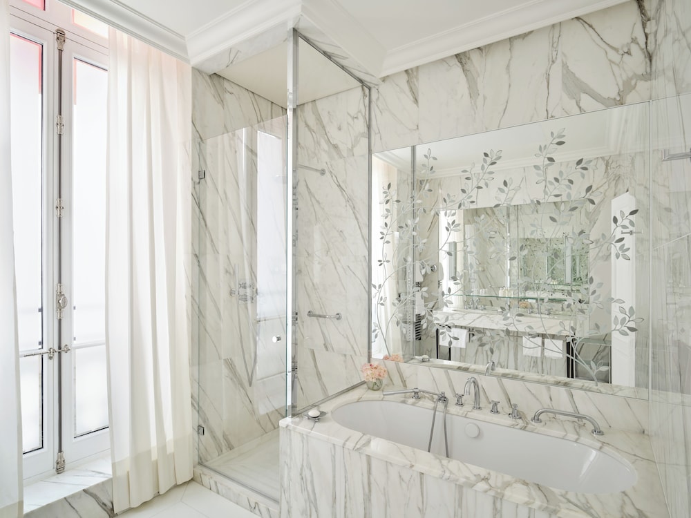 Suite superior del hotel Plaza Athénée - Dorchester Collection. Foto 3