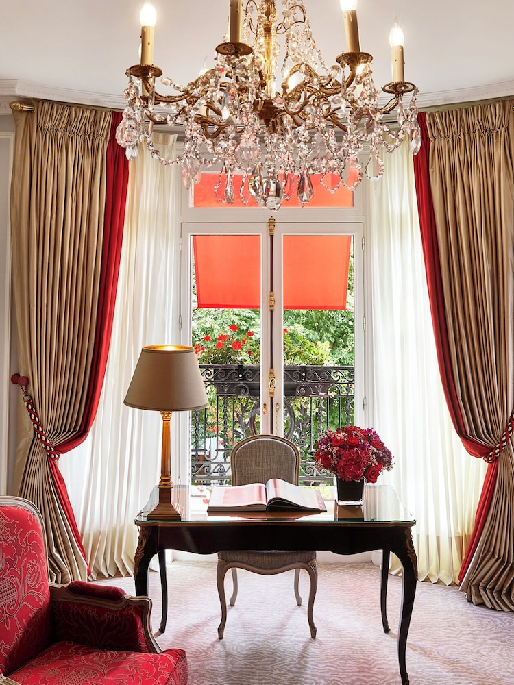 Suite Deluxe - Vue Montaigne del hotel Plaza Athénée - Dorchester Collection. Foto 2