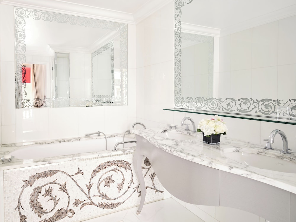 Suite Deluxe - Vue Montaigne del hotel Plaza Athénée - Dorchester Collection. Foto 4