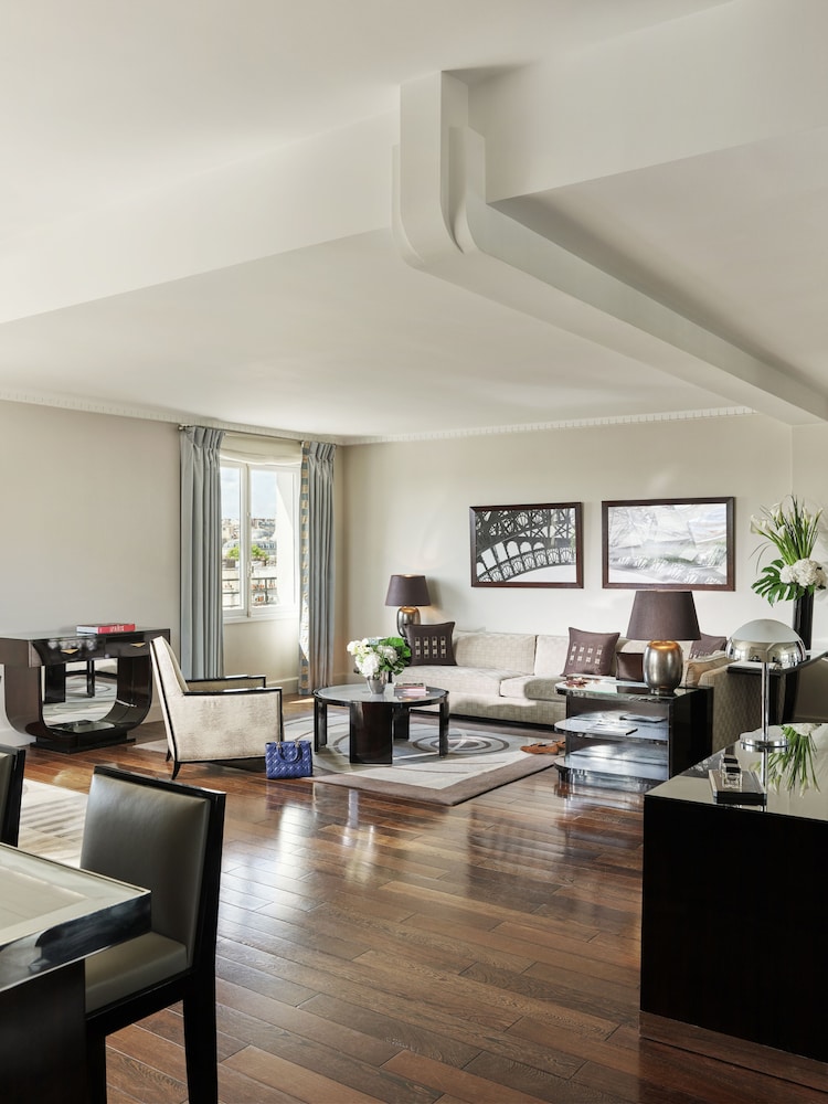 Suite Eiffel Signature del hotel Plaza Athénée - Dorchester Collection. Foto 3