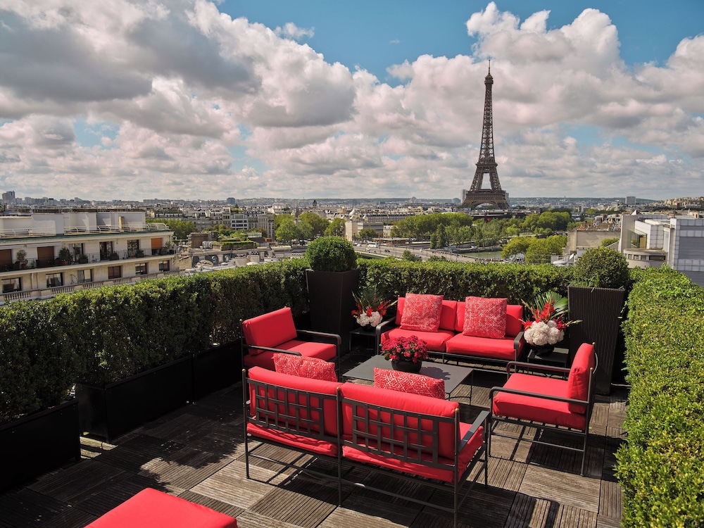 Suite Eiffel Signature del hotel Plaza Athénée - Dorchester Collection. Foto 4