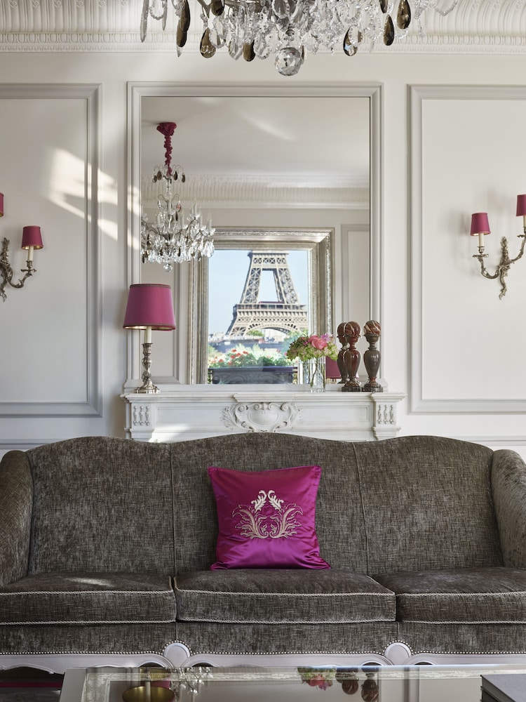 Suite Eiffel del hotel Plaza Athénée - Dorchester Collection. Foto 1