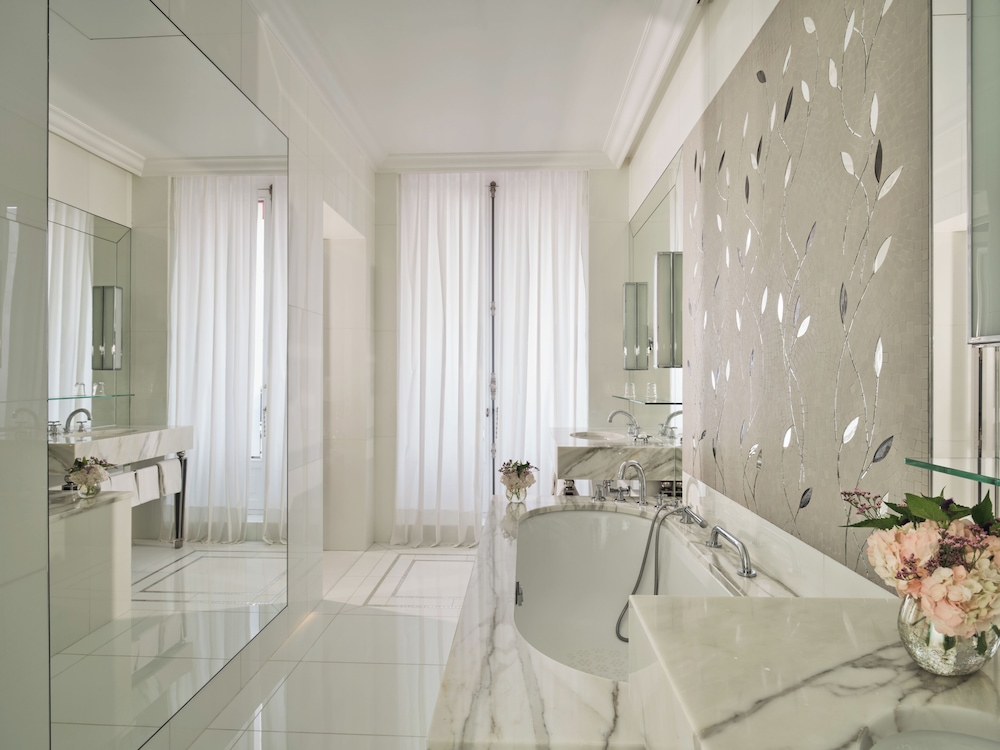 Suite Eiffel del hotel Plaza Athénée - Dorchester Collection. Foto 4